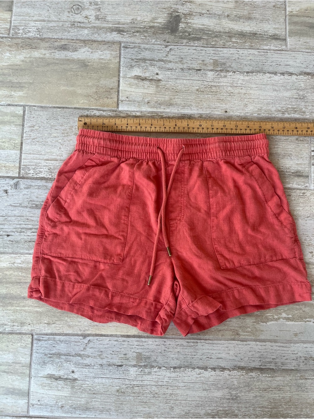 Women’s Elastic Waist Drawstring Shorts in Coral - Linen blend